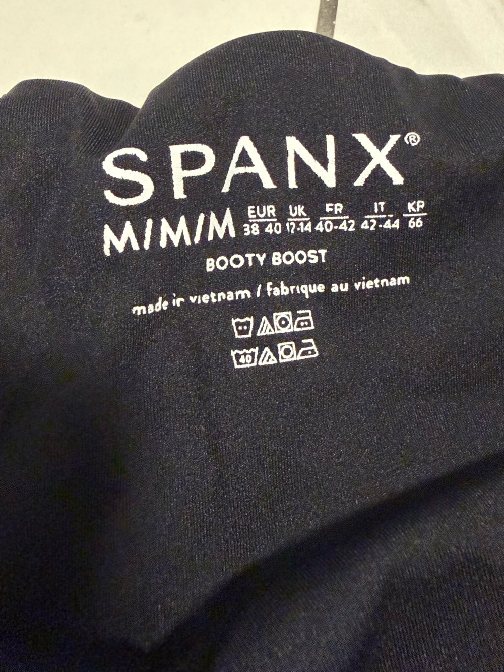 Spanx Booty Boost Black Leggings - M - Picture 3 of 6